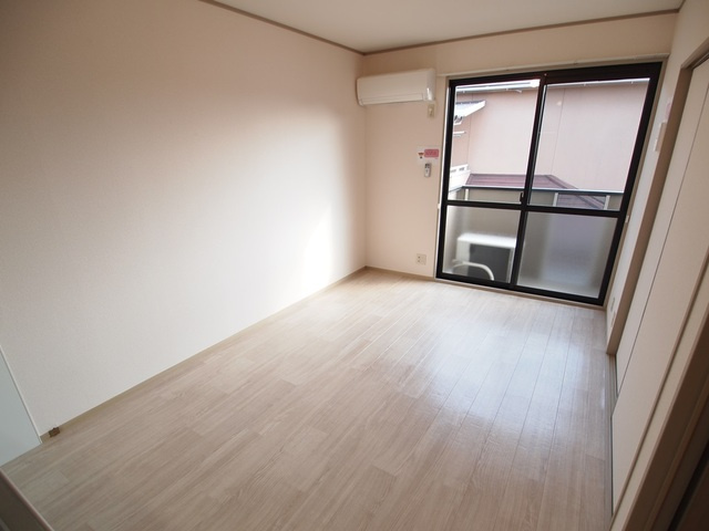 メゾンラフィーネＡの居間・リビング