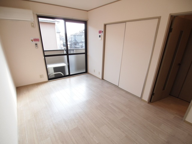 メゾンラフィーネＡの居間・リビング