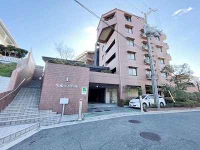【外観】 | ベルク浜寺公園 | 南海本線「浜寺公園」駅が徒歩8分。通勤にも外出にもアクセス良好。家族でおでかけすることも増えそうですね♪