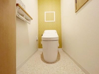 【トイレ】 | ベルク浜寺公園 | 清潔感のある広々トイレです♪
節水型でエコなトイレには、今では当たり前のウォシュレット付き。便座を温める機能付き！