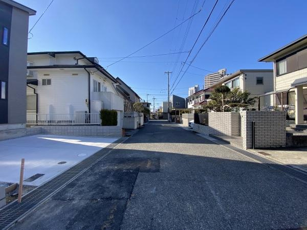 【前面道路含む現地写真】 | 西区樫野台6丁目　A号棟　新築戸建