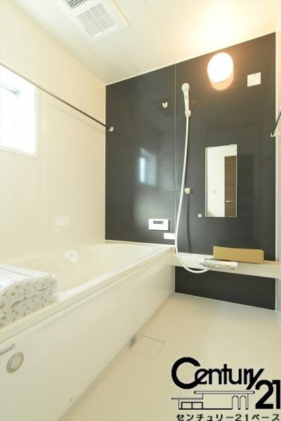 リーブルガーデン城殿町 １号棟 ／新築一戸建の内観：施工例|■床は水ハケが良く、乾きやすいのでカビの発生も軽減！嬉しい浴室乾燥機付です！■