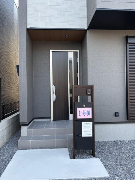 岡崎市上地　全2棟・1号棟の玄関|訪れる人を心地よく迎え入れます。