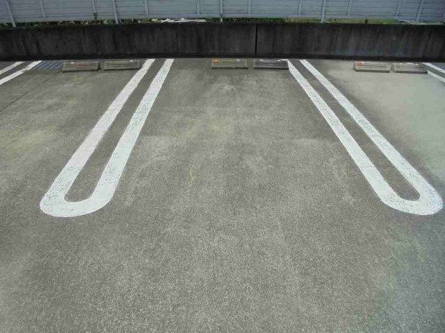 メゾン・ド・セレノの駐車場