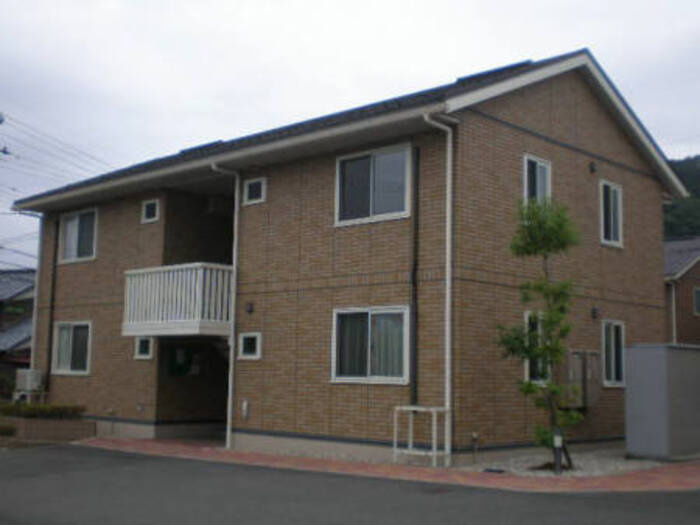 リビングタウン村国　E