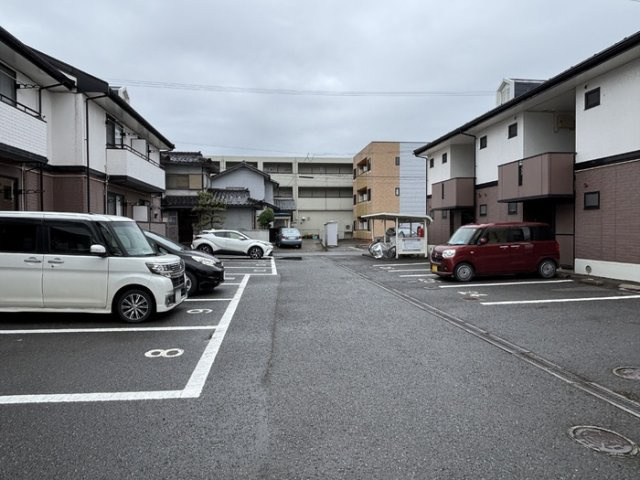ロイヤルファミール　Dの駐車場