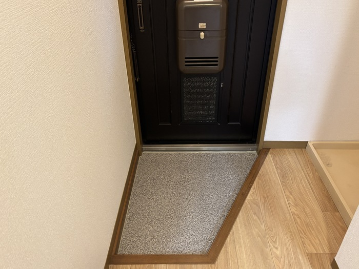 セレステ・オーリの玄関