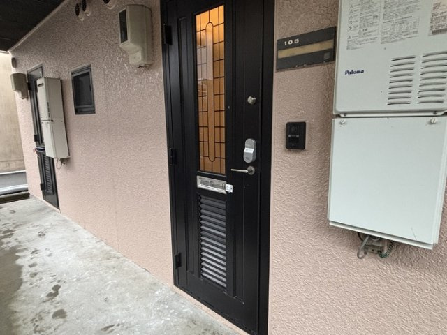 セレステ・オーリの玄関