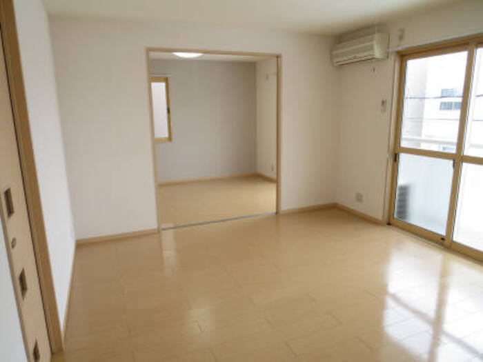 リビングタウン若杉　Ａの居間・リビング