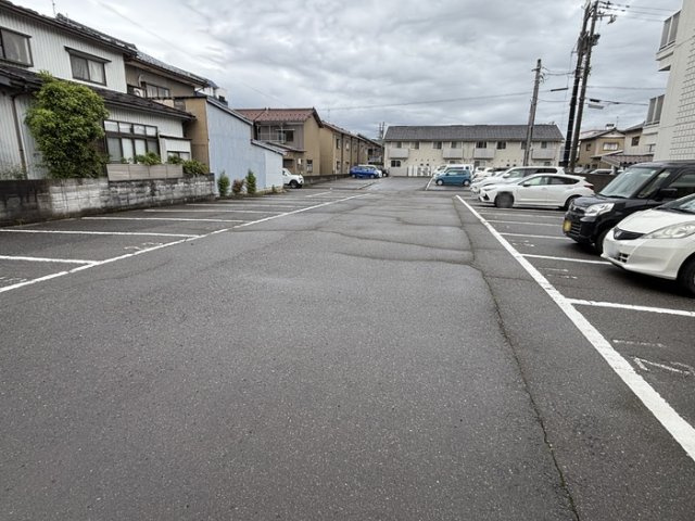 リバーハイツ豊岡の駐車場