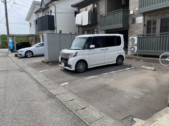 ハーベスト和田の駐車場