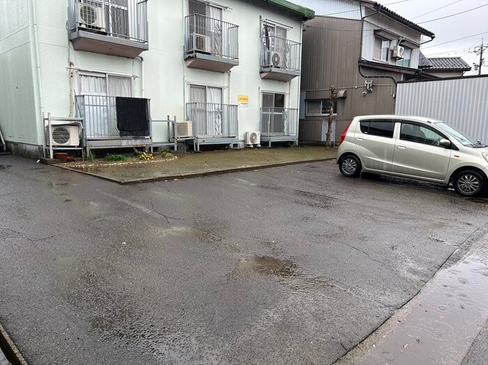 リバーハイツの駐車場