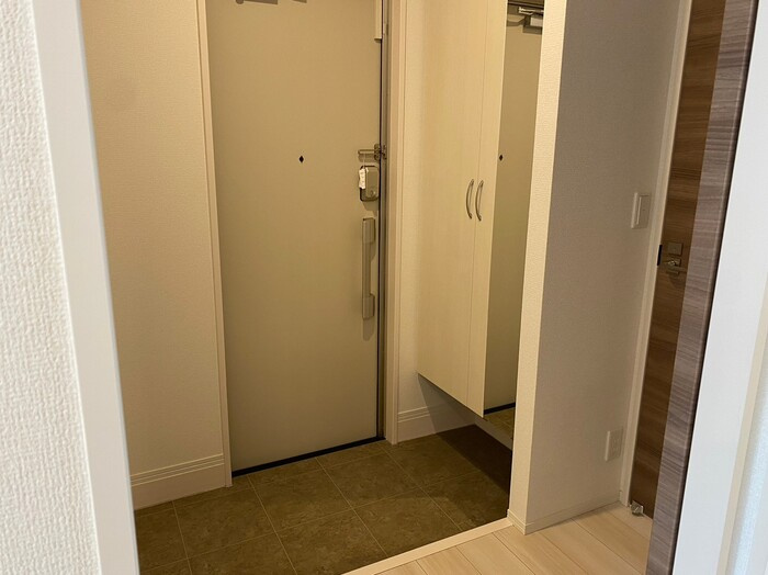 Continuer S(コンティニュエ　エス)の玄関