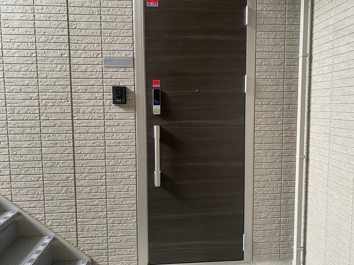 Continuer S(コンティニュエ　エス)の玄関