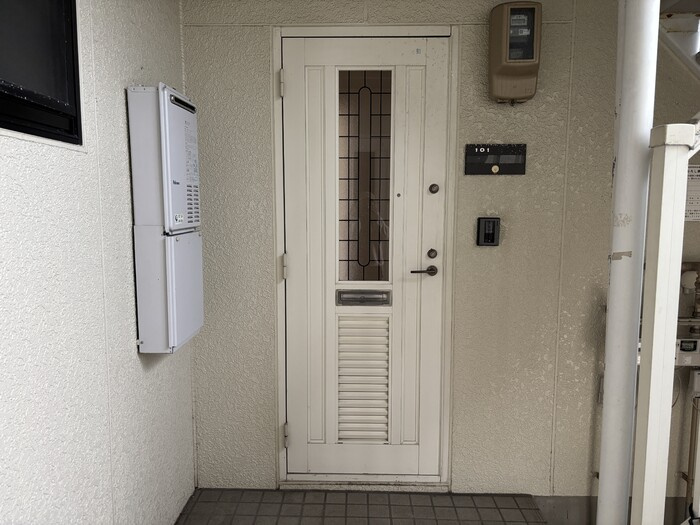 レジデンスT・H　Ⅱ号館の玄関