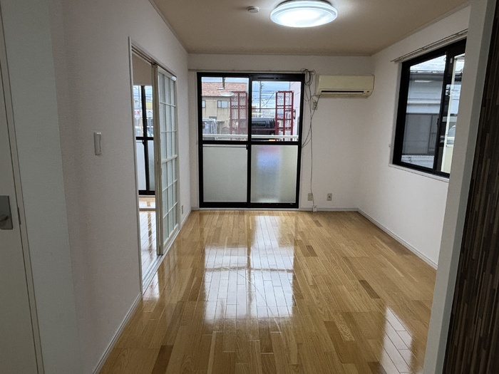 レジデンスT・H　Ⅱ号館の居間・リビング