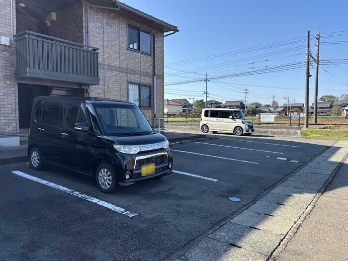 カルナ みたかの駐車場