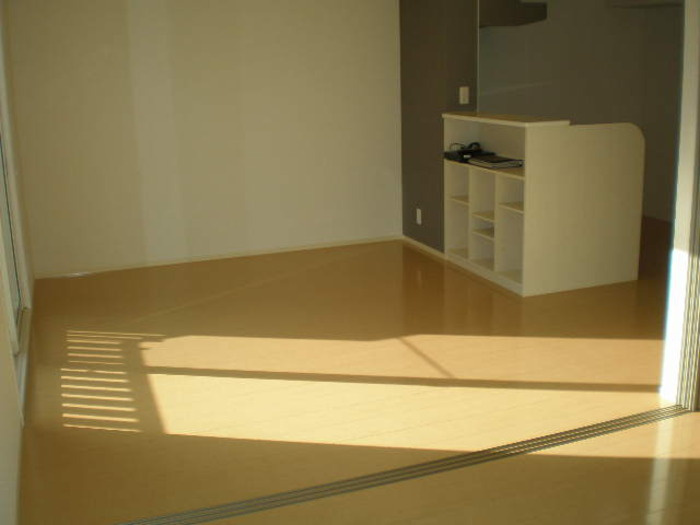 ロアジーナ　A棟の居間・リビング