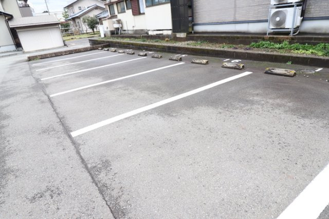 メゾン糺　Ｂの駐車場