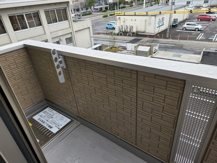 un fleuve(ｱﾝ ﾌﾙｰｳﾞ)のバルコニー