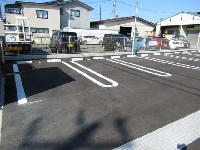 un fleuve(ｱﾝ ﾌﾙｰｳﾞ)の駐車場