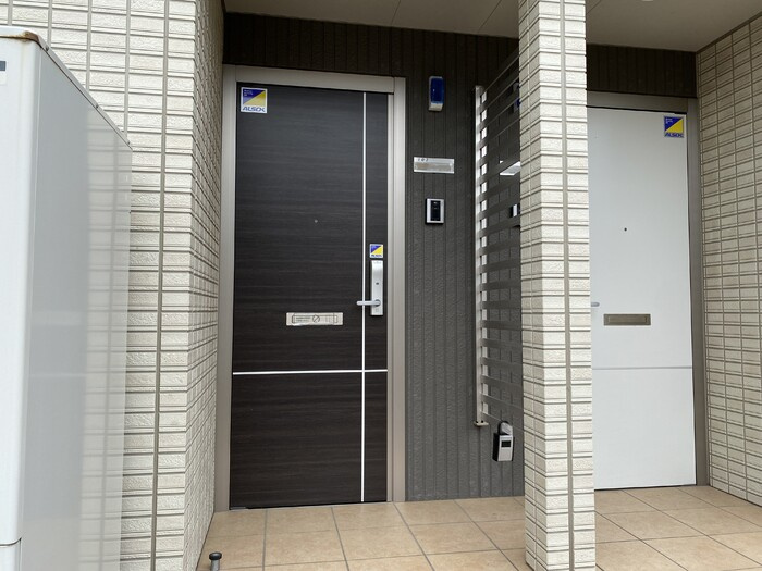 フリーデン大宮の玄関