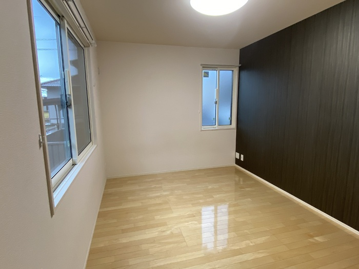 クレシア高木北の洋室