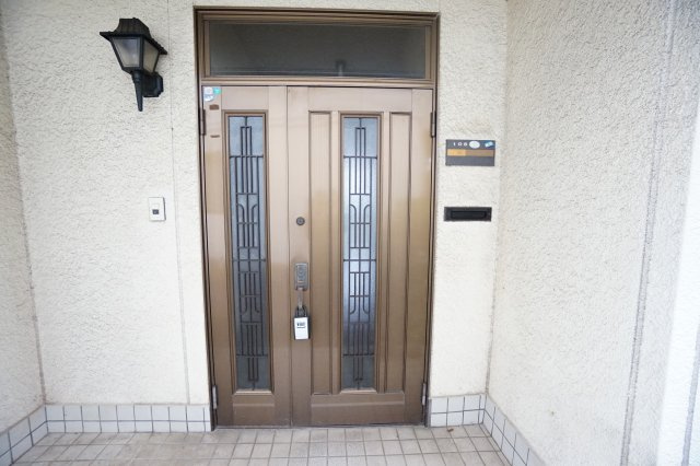 豊岡タウンハウス　D棟のエントランス