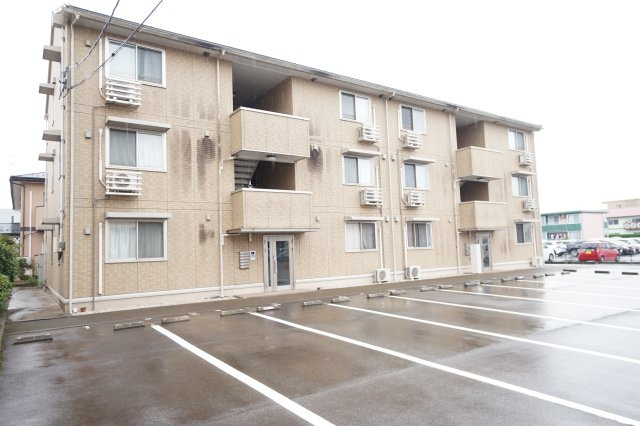 メゾン定正　Aの駐車場