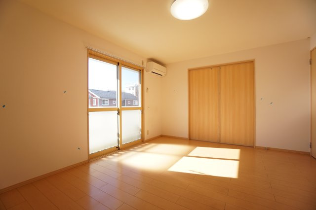 リビングタウン若杉　Ｃの居間・リビング