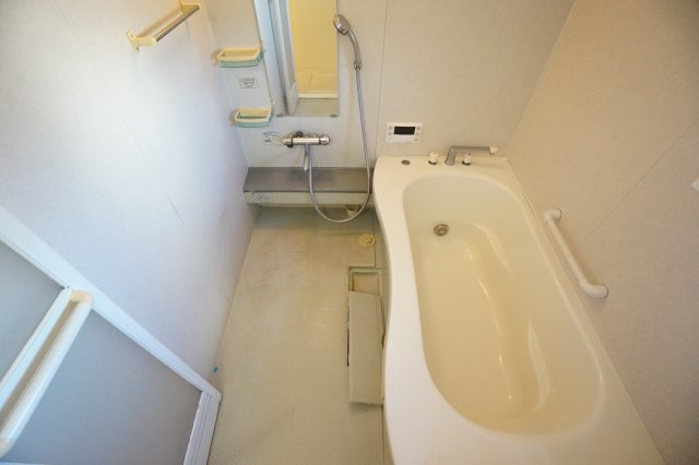 リビングタウン若杉　Ｃの浴室