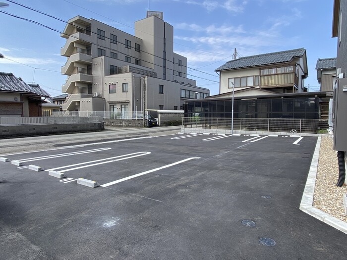 ポワロ　Ⅲの駐車場