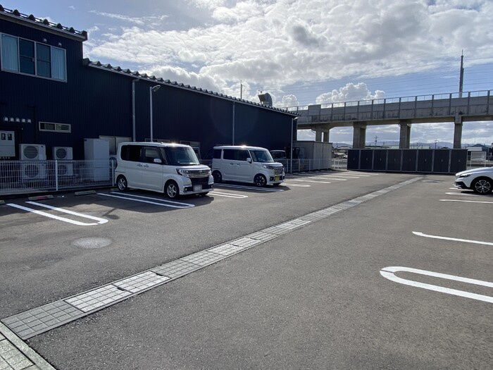 サルースの駐車場