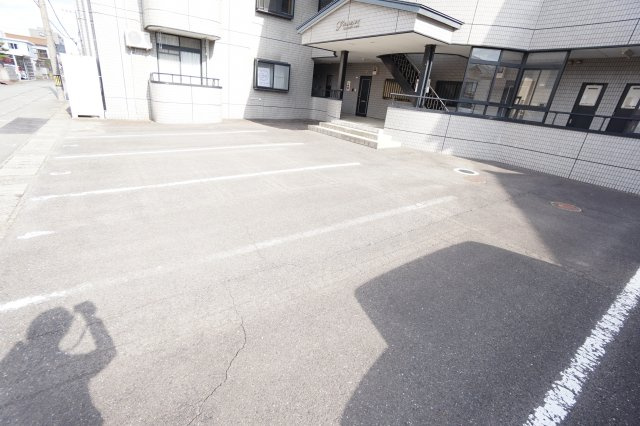 サミュゼアパルトゥモンの駐車場