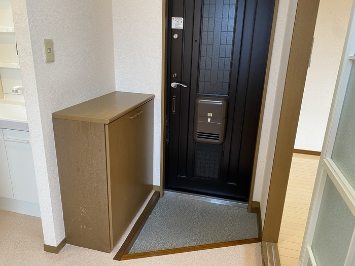 ロイヤルファミール　Aの玄関