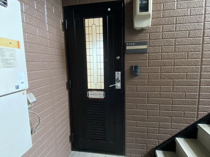 ロイヤルファミール　Aの玄関