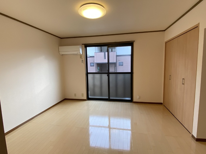 ロイヤルファミール　Aの居間・リビング