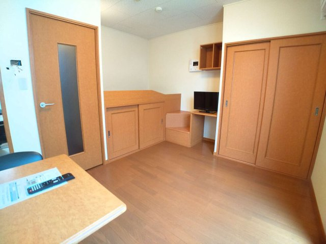 レオパレスブリッサ北花田の寝室|使いやすく機能的なお部屋