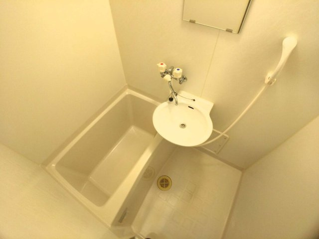 レオパレスブリッサ北花田の浴室|快適なバスルーム