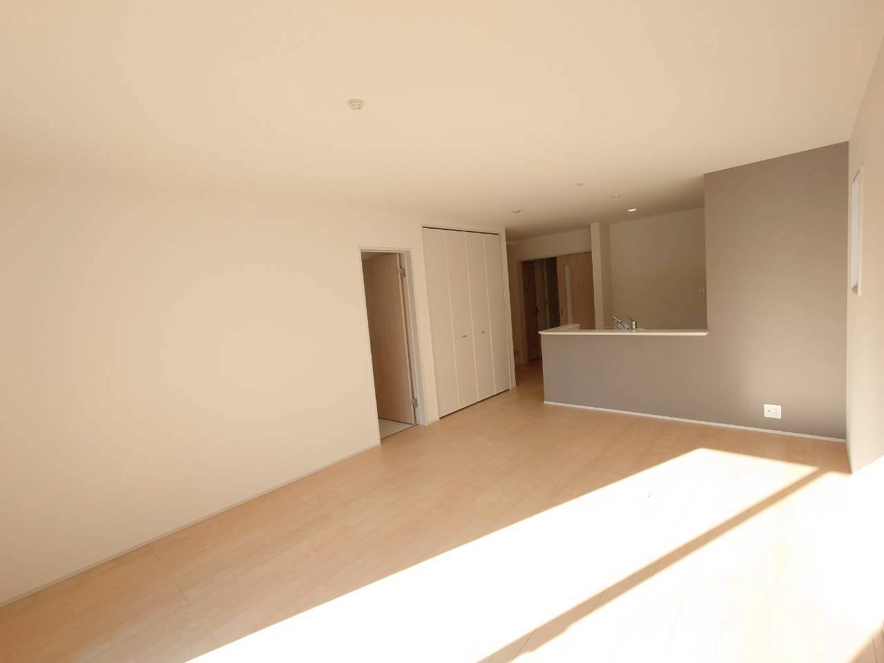 ■■豊見城市我那覇-1号棟（全3棟）の居間・リビング|リビングです