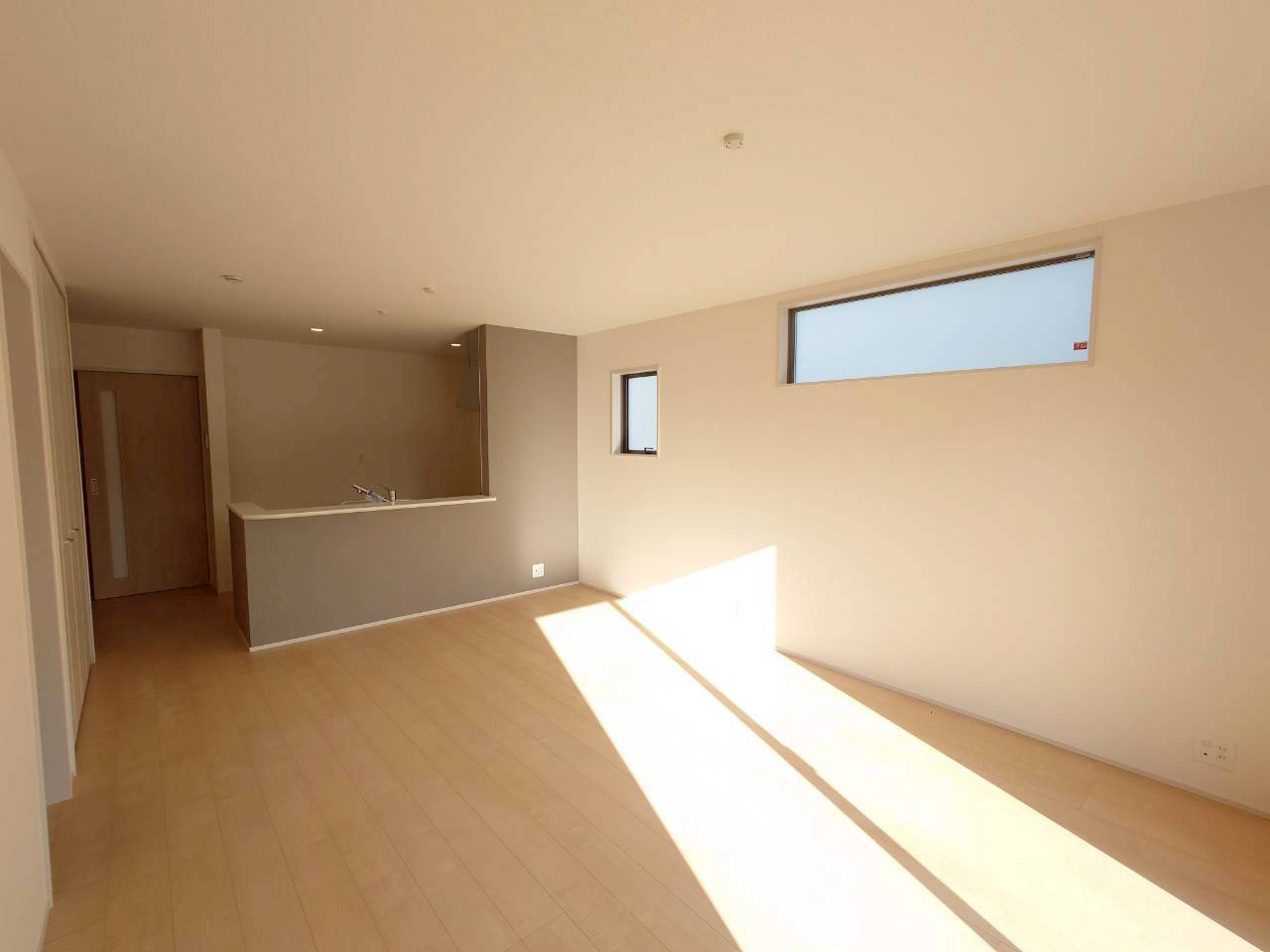 ■■豊見城市我那覇-1号棟（全3棟）の居間・リビング|ゆったりとした居間です