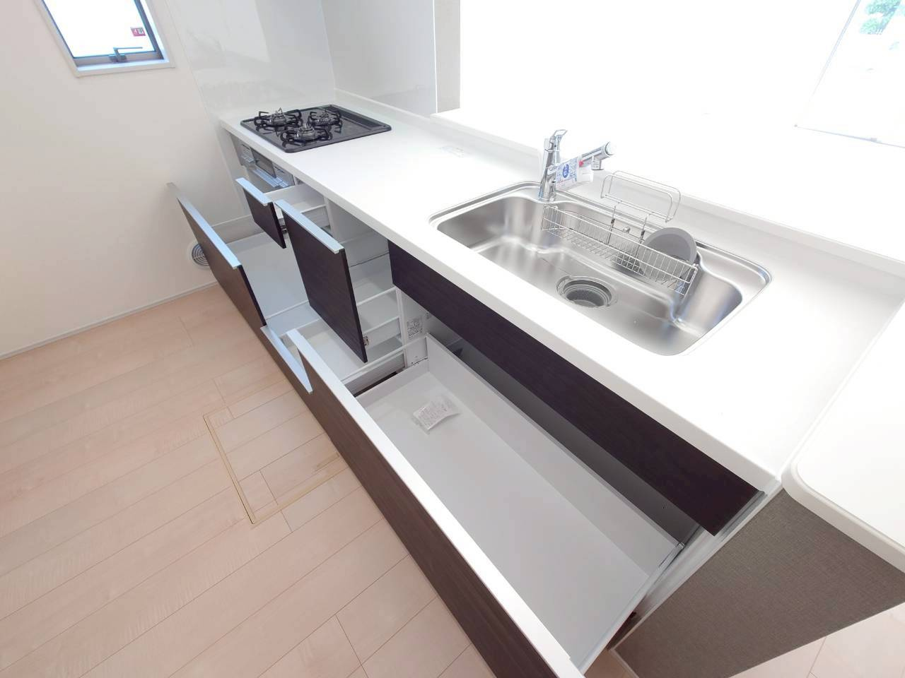 ■■豊見城市我那覇-1号棟（全3棟）のキッチン|コンパクトなキッチンで掃除もラクラク