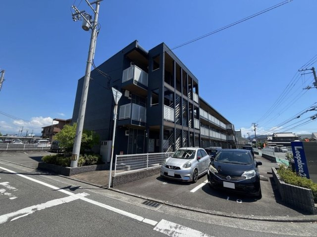 レオパレス松山インターの外観