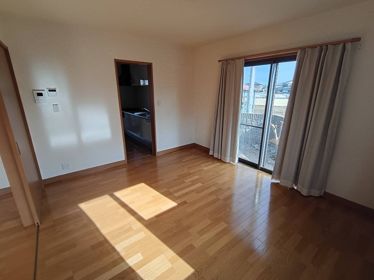 西条市樋之口67-3　中古戸建の居間・リビング