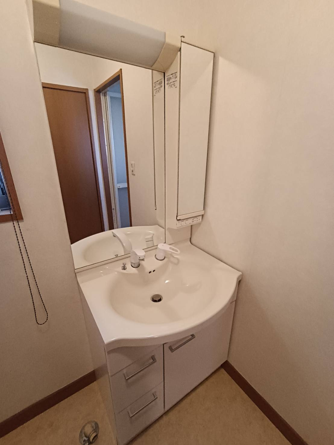 西条市樋之口67-3　中古戸建の独立洗面台