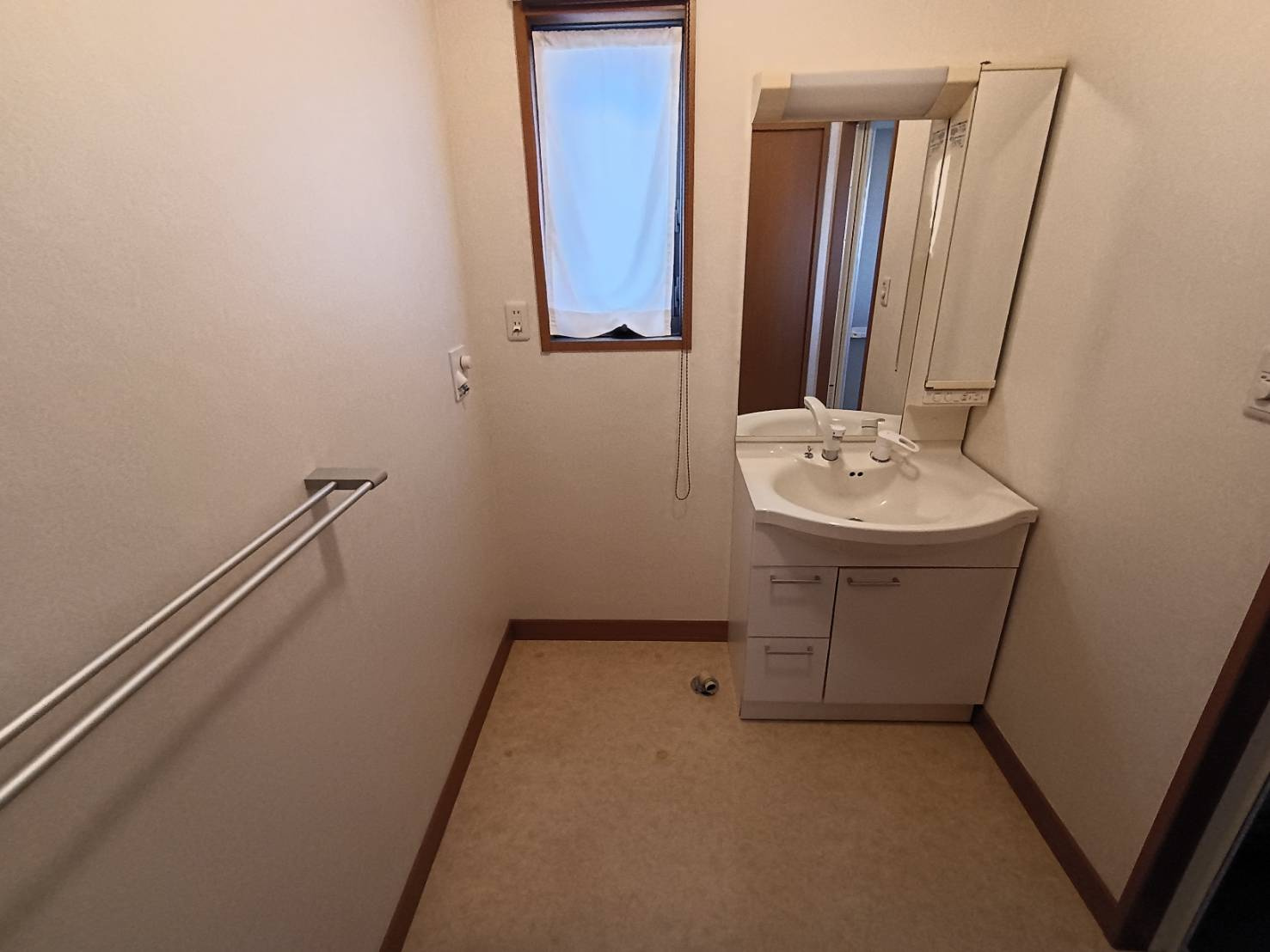 西条市樋之口67-3　中古戸建の独立洗面台