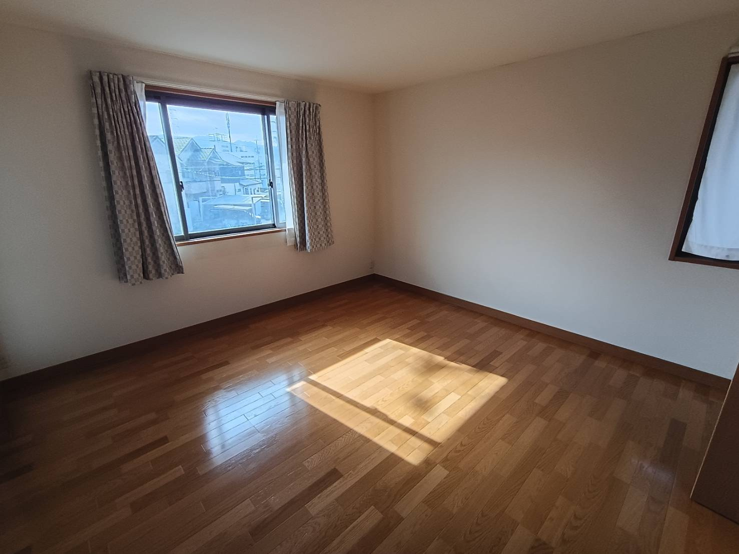 西条市樋之口67-3　中古戸建の洋室