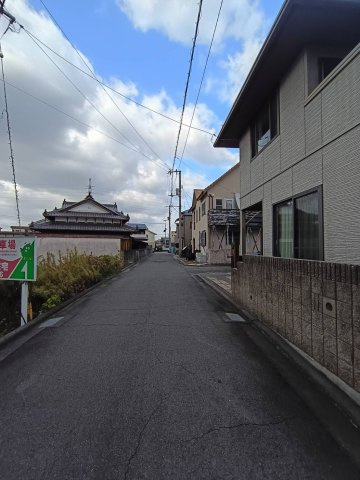 西条市樋之口67-3　中古戸建の前面道路含む現地写真