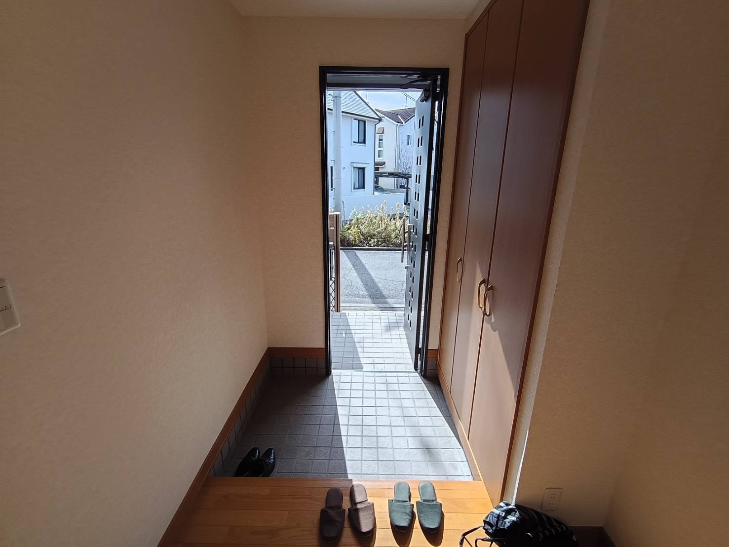 西条市樋之口67-3　中古戸建の玄関