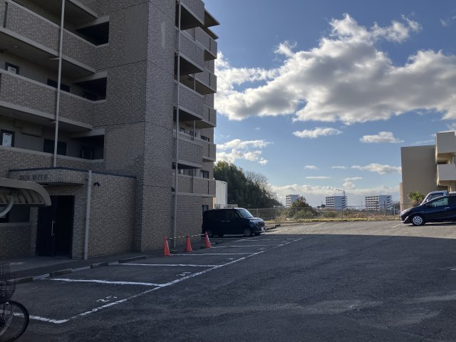 SUN　WITHの駐車場